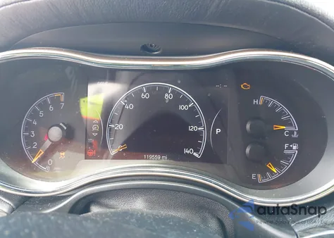 2015 Jeep Grand Cherokee Overland z USA, uszkodzony, nr VIN 1C4RJFCGXFC620118